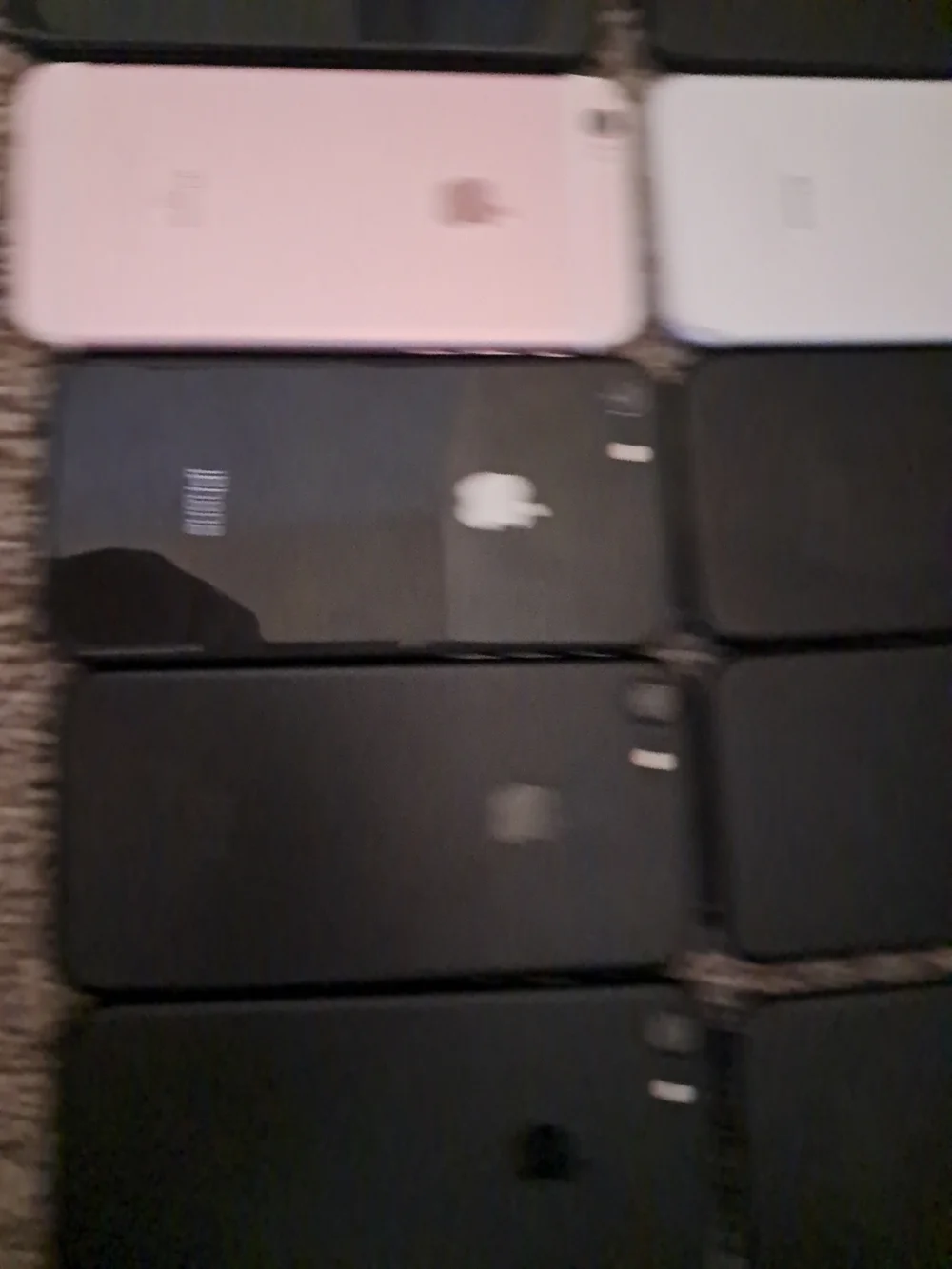 Apple iPhones in Black and White - Multiple Units